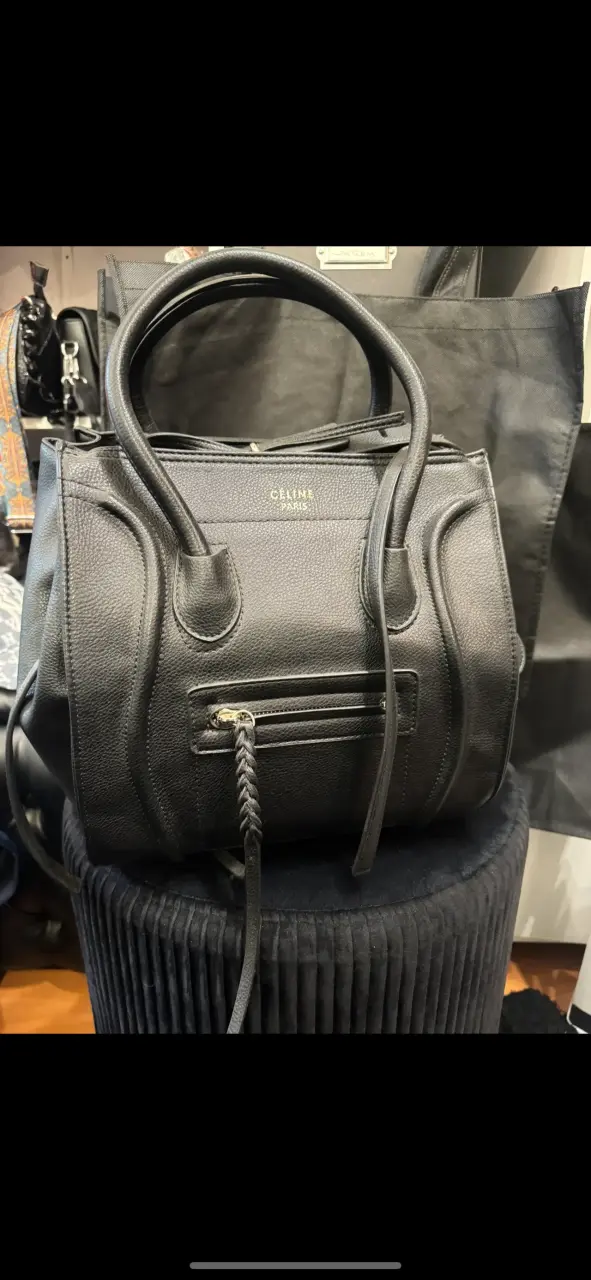 Bolso de cuero negro Celine elegante