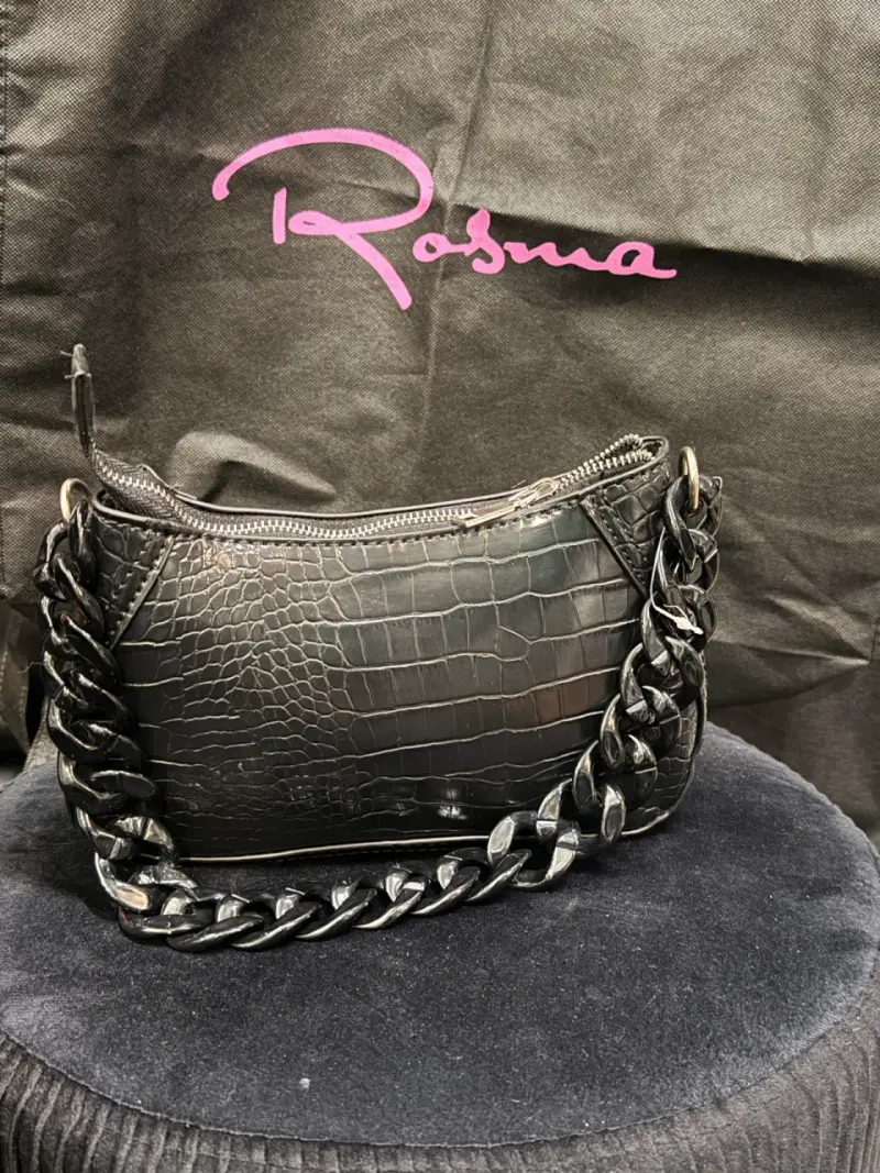 Cartera de cuero negro con cadena Rosma