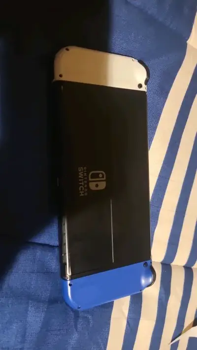 Consola Nintendo Switch con Joy-Con Azul y Blanco - miniatura 2