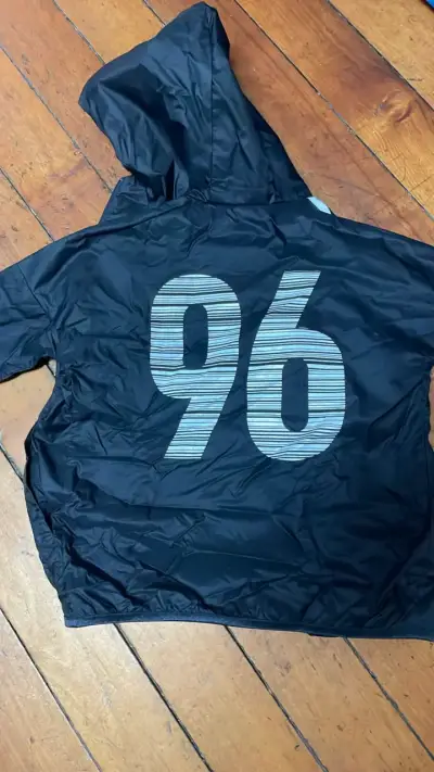 Chaqueta deportiva negra Adidas con capucha - miniatura 2