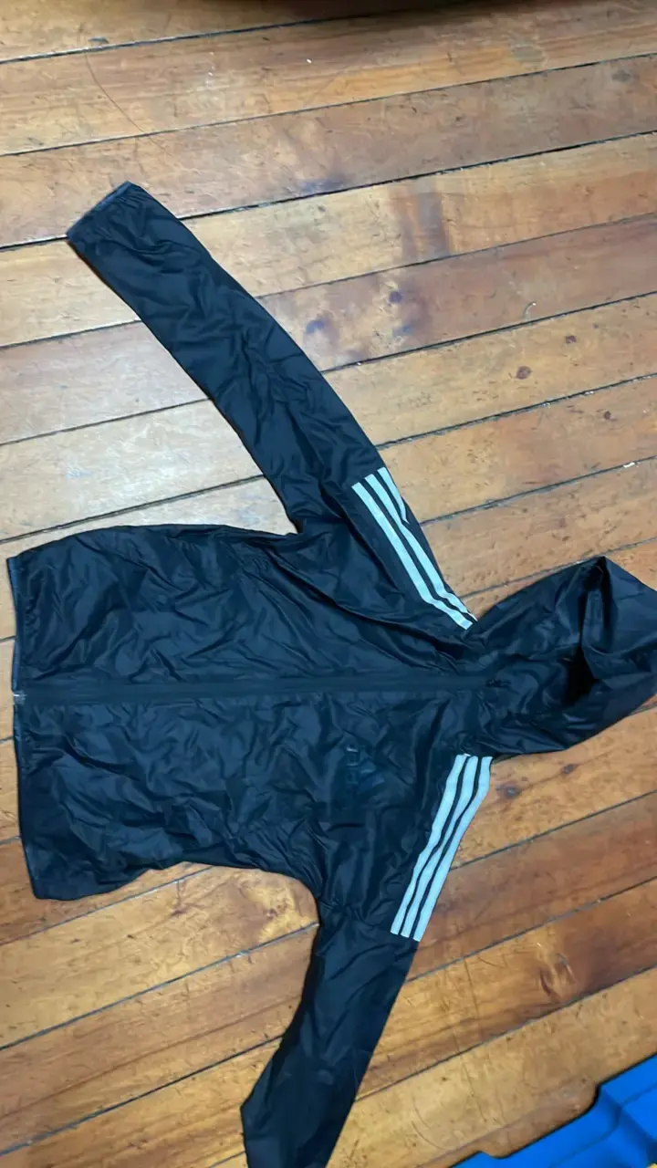Chaqueta deportiva negra Adidas con capucha - 3