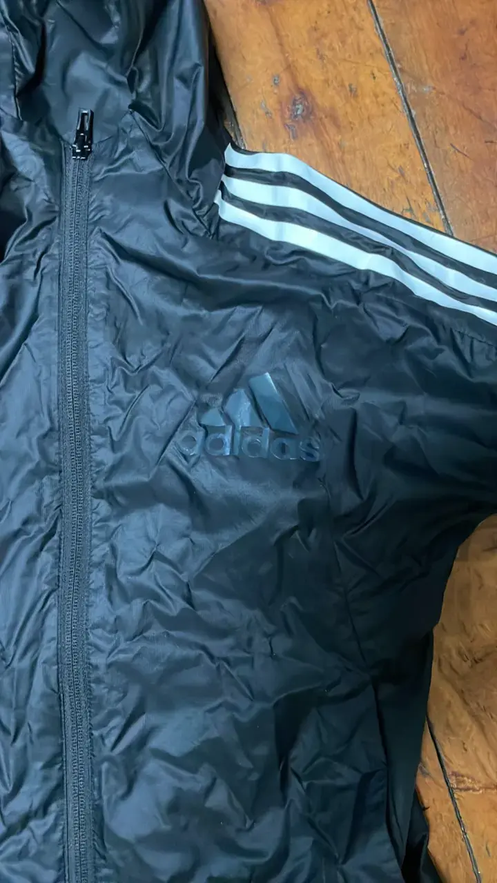 Chaqueta deportiva negra Adidas con capucha - 4
