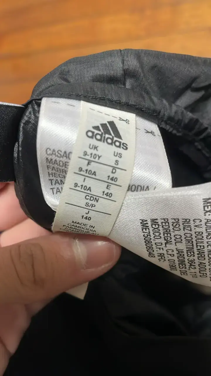 Chaqueta deportiva negra Adidas con capucha - 5