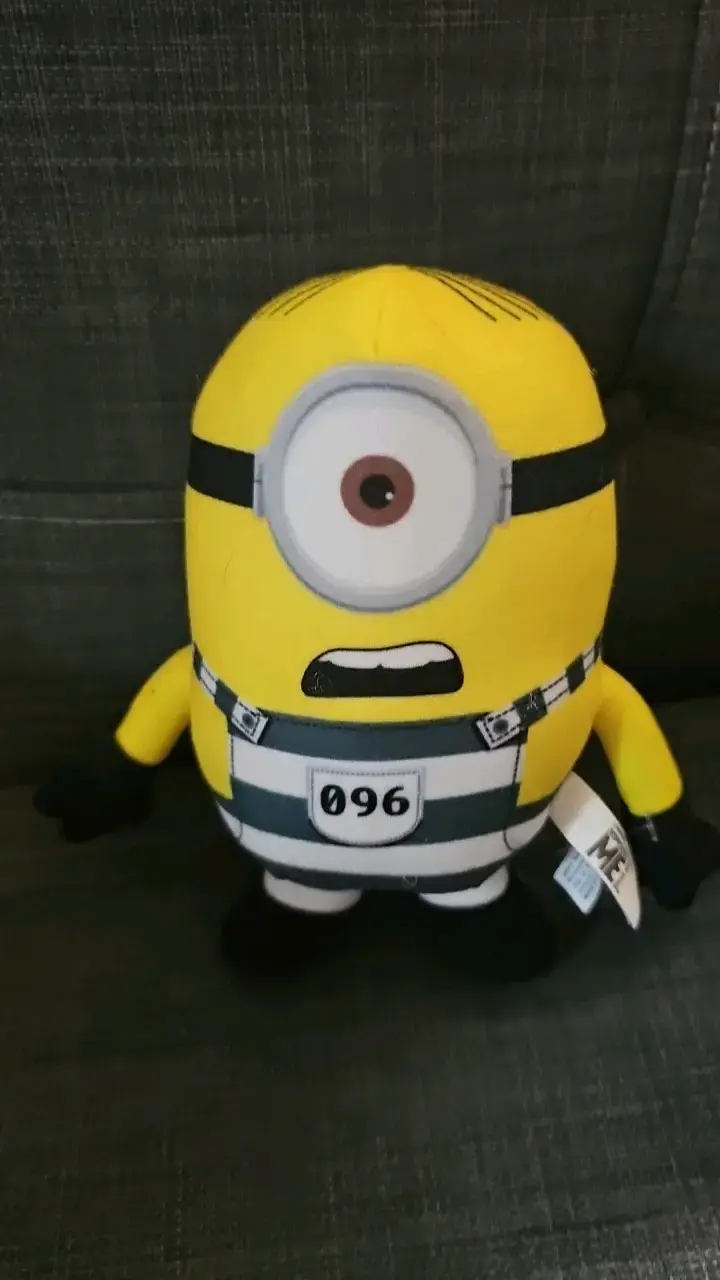 Peluche Minion con Traje de Preso - 1