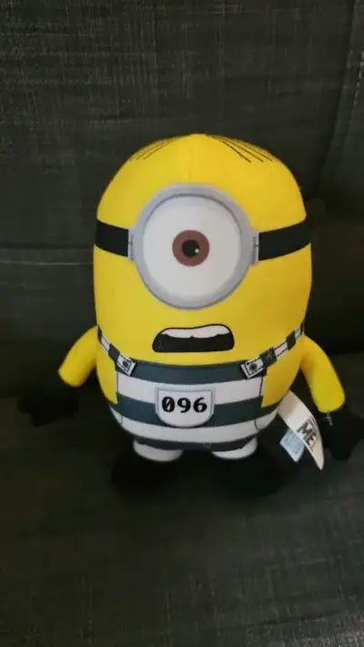 Peluche Minion con Traje de Preso - miniatura 1