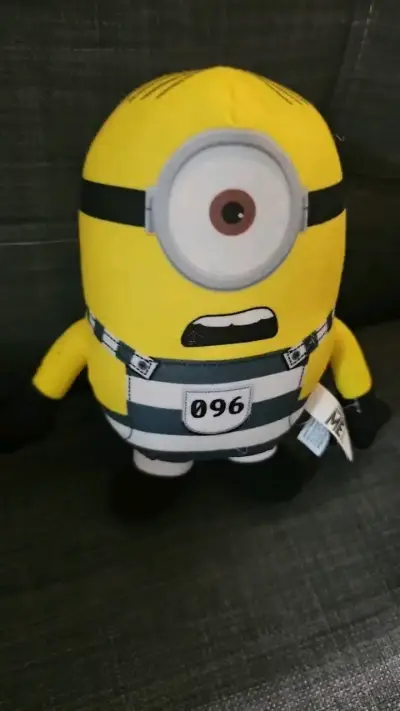 Peluche Minion con Traje de Preso - miniatura 3