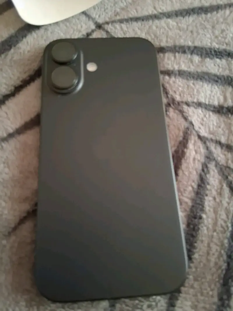 iPhone 16 128GB Negro en Buen Estado - 2