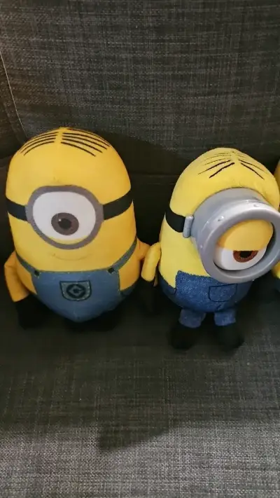 Set de peluches Minions amarillos - miniatura 3
