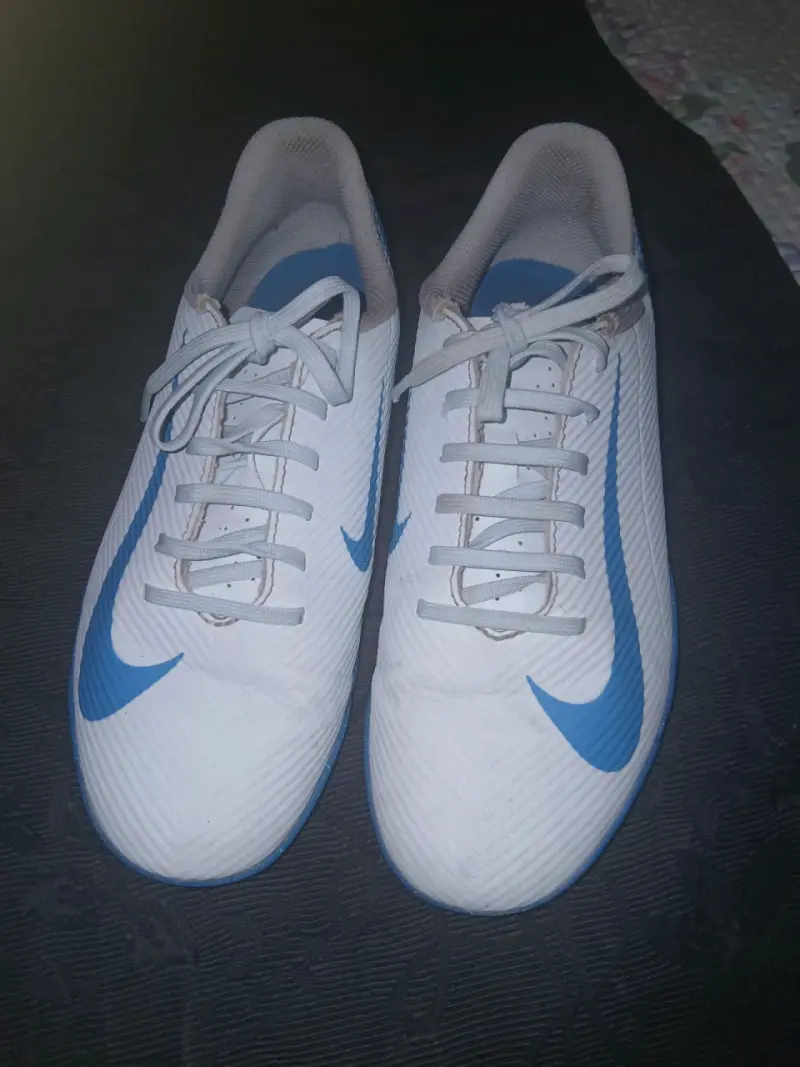Zapatillas deportivas Nike Mercurial blancas y azules - 1