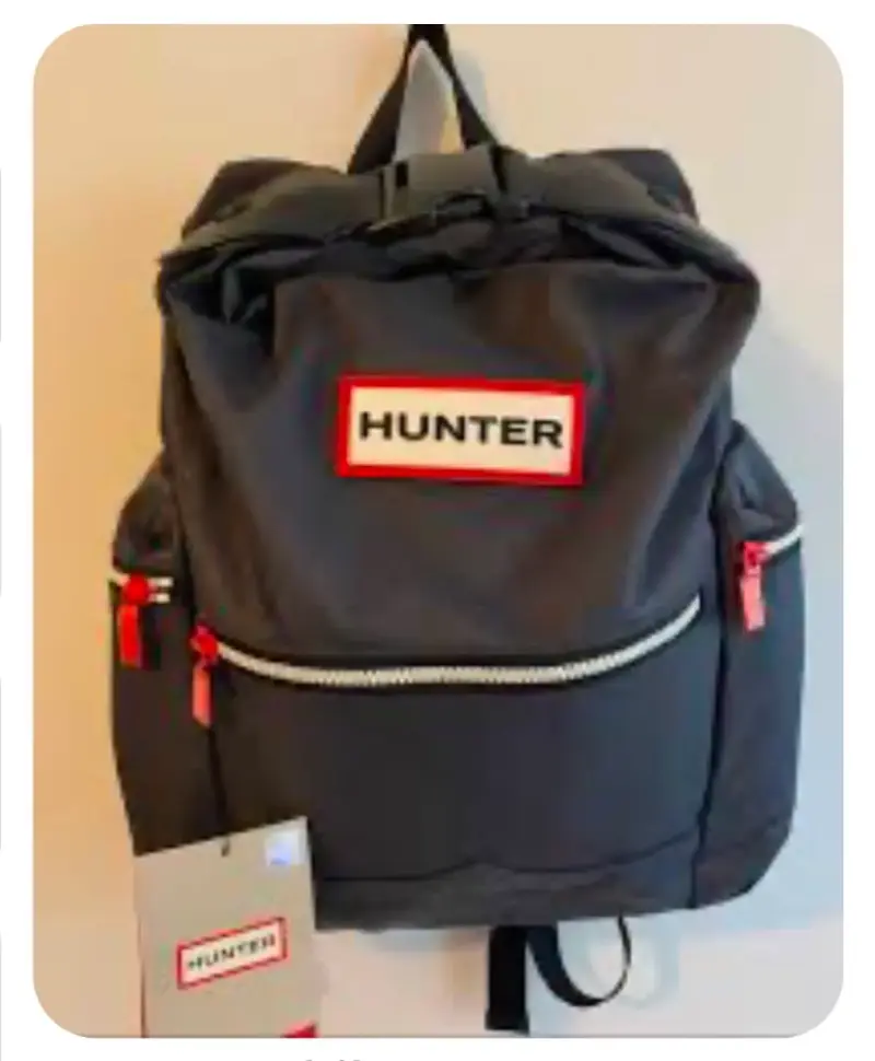 Mochila Hunter gris con detalles rojos
