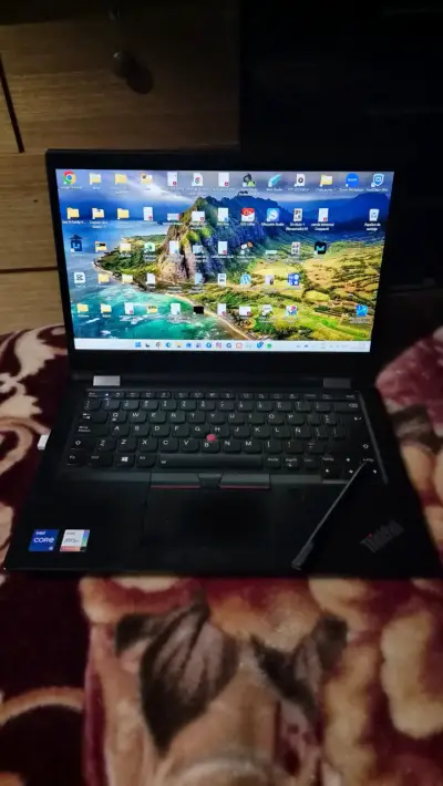 Laptop Lenovo ThinkPad con Intel Core i5 - miniatura 1