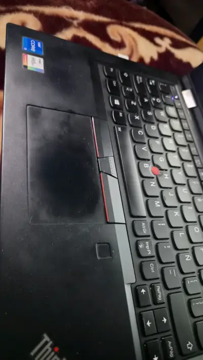 Laptop Lenovo ThinkPad con Intel Core i5 - miniatura 3