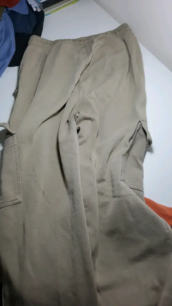 Pantalones cargo beige para hombre - 2