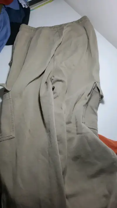 Pantalones cargo beige para hombre - miniatura 2