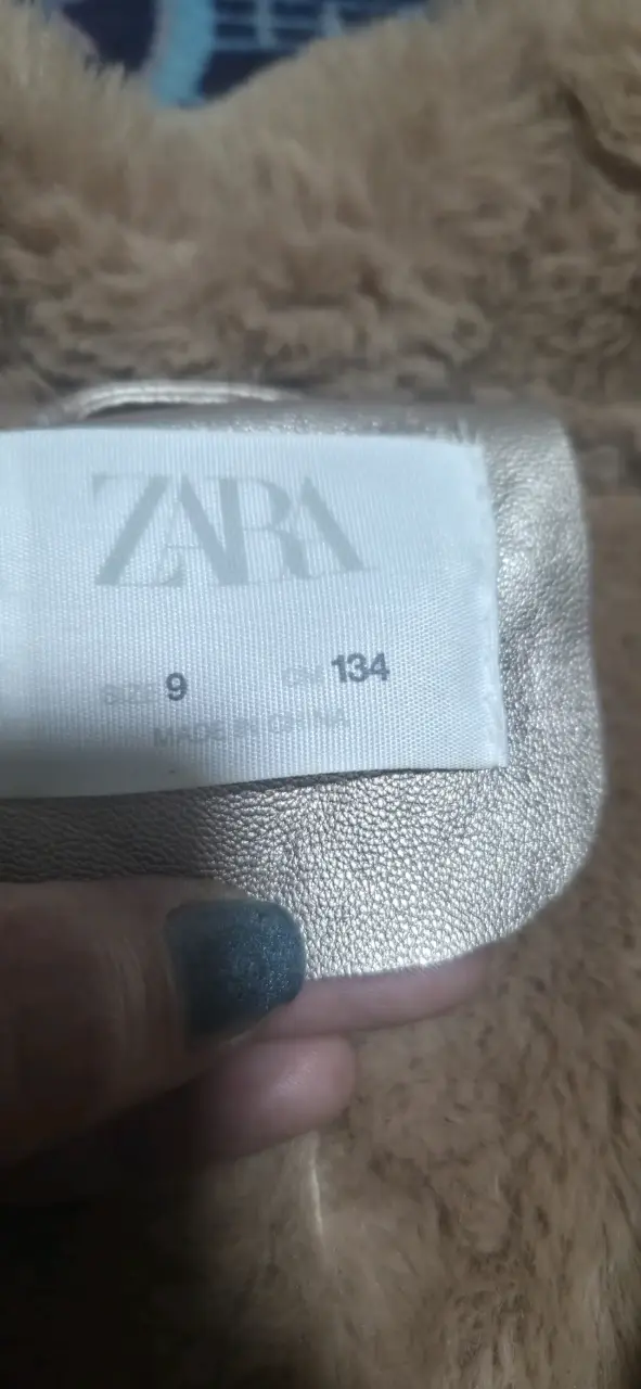 Chaqueta dorada con forro de piel Zara talla 9-10 - 2