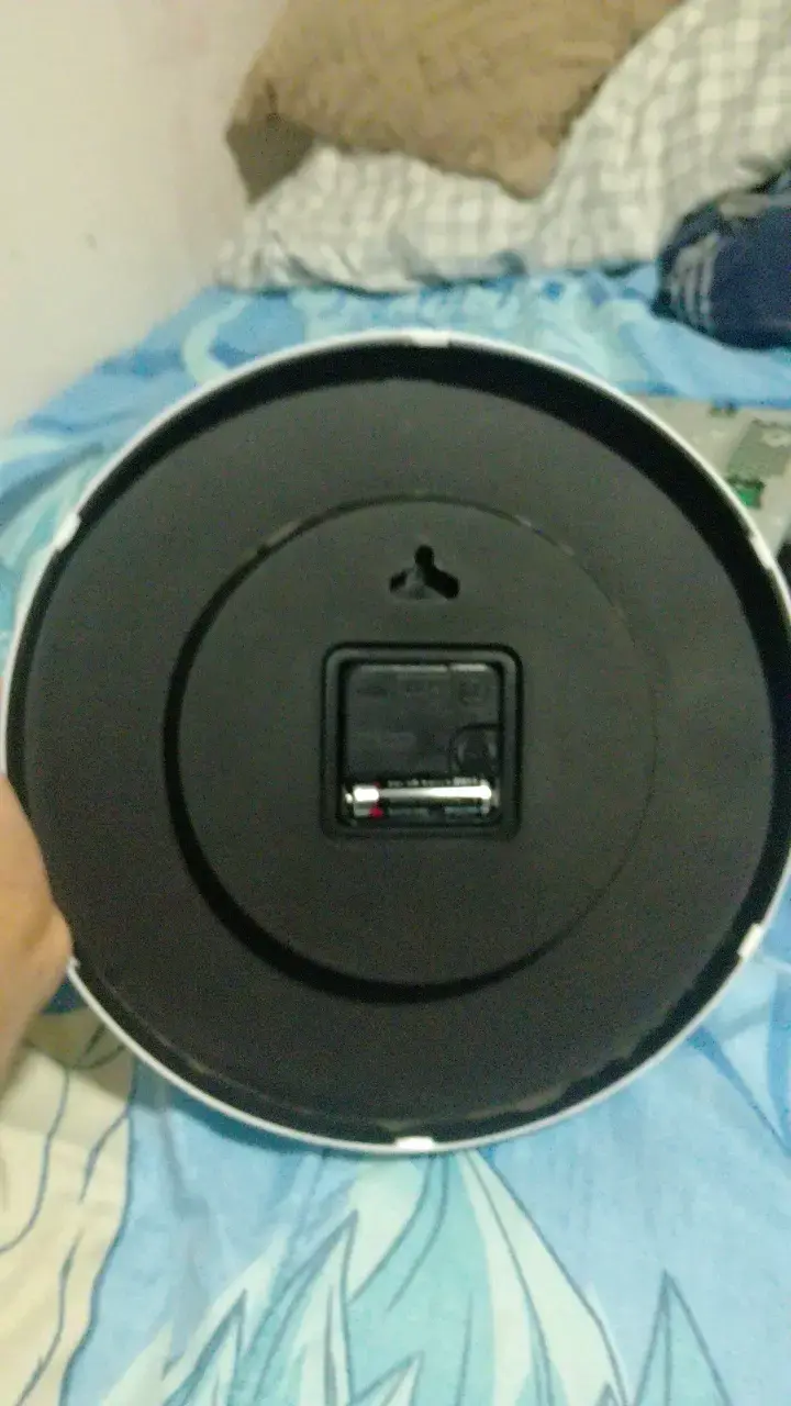 Reloj de pared con diseño de planeta - 2