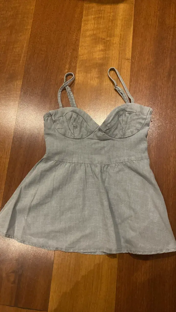 Top gris con tirantes H&M - 1