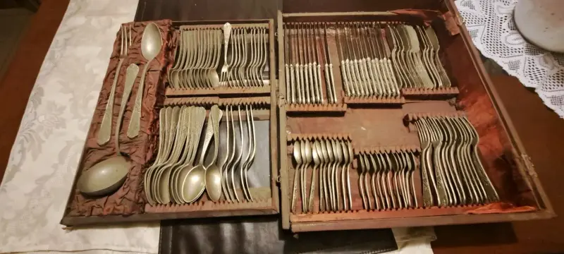 Juego de cubiertos antiguos en estuche - 4