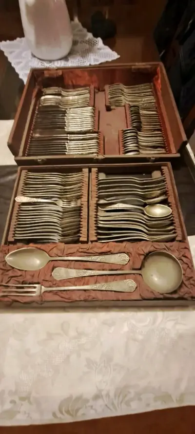 Juego de cubiertos antiguos en estuche - miniatura 5