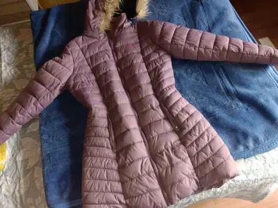 Casaca con capucha para mujer - miniatura 1