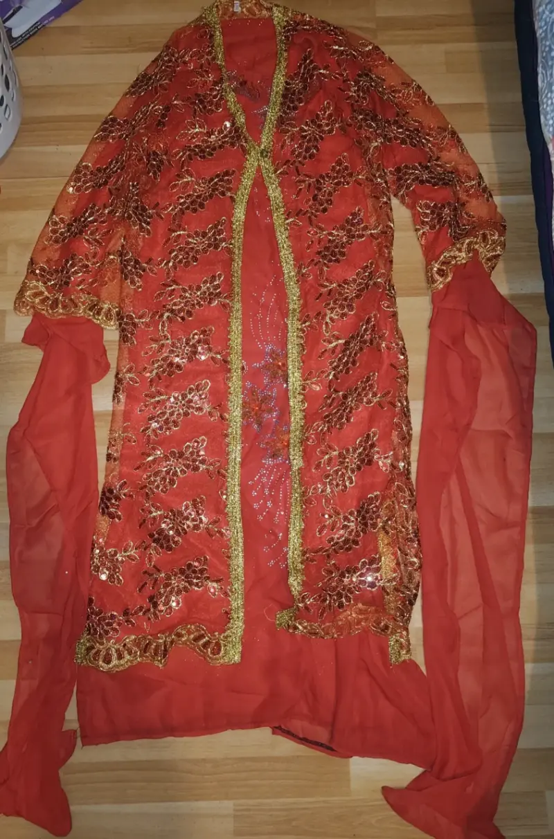 Vestido tradicional rojo con bordados dorados S - 6
