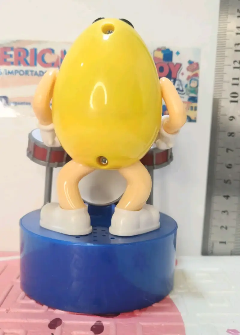 Figura musical M&M's amarillo con batería - 3