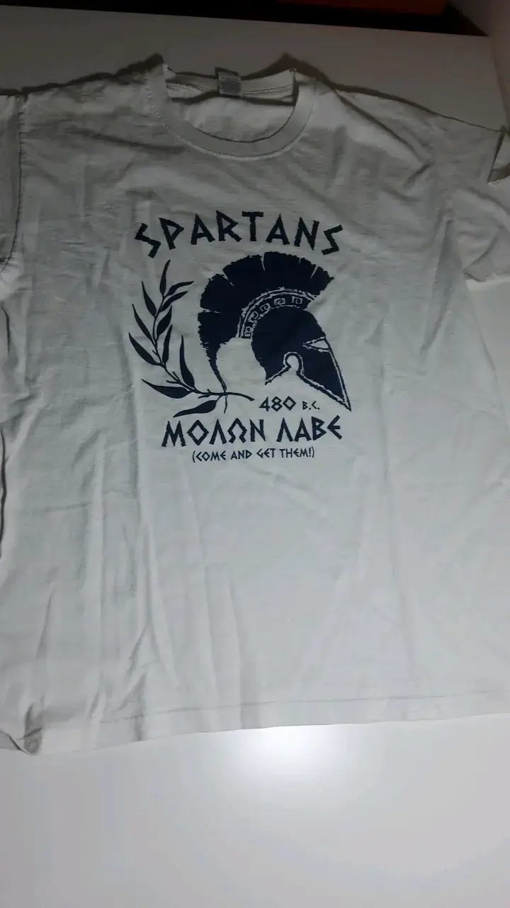 Polera blanca Spartans Molon Labe