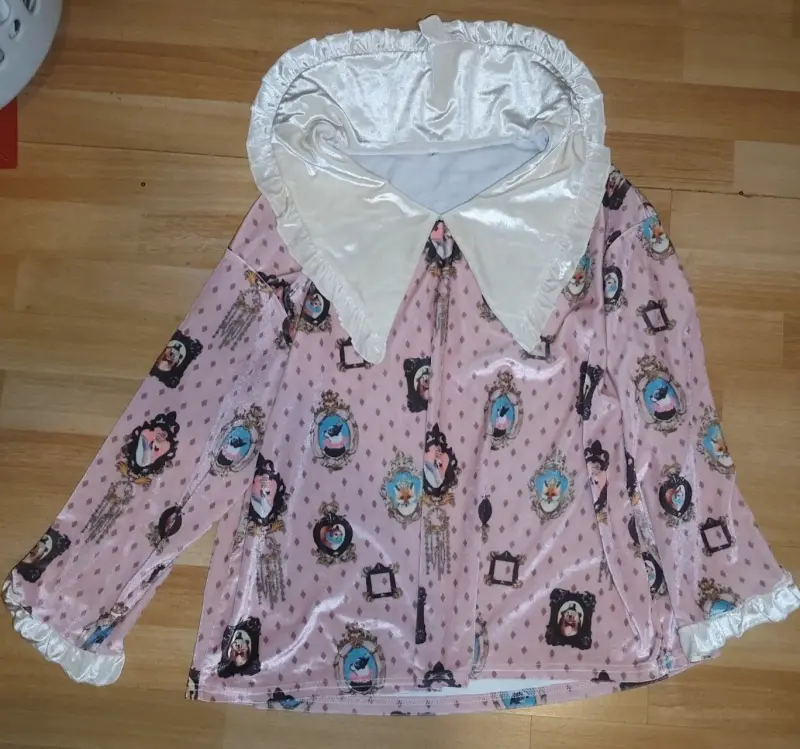 Blusa vintage rosa con estampado de retratos S/M - 2