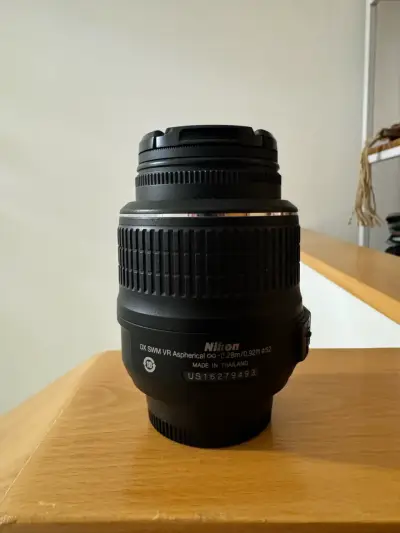 Lente Nikon AF-S DX 18-55mm VR en buen estado - miniatura 3