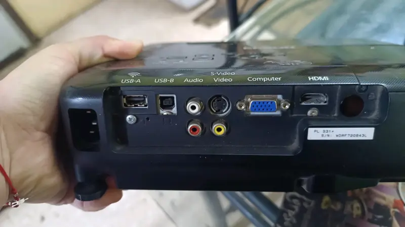 Proyector Epson LCD modelo H719A
