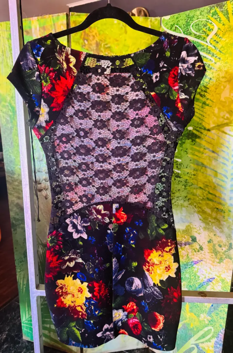 Vestido floral Kim & Caine con encaje - 2