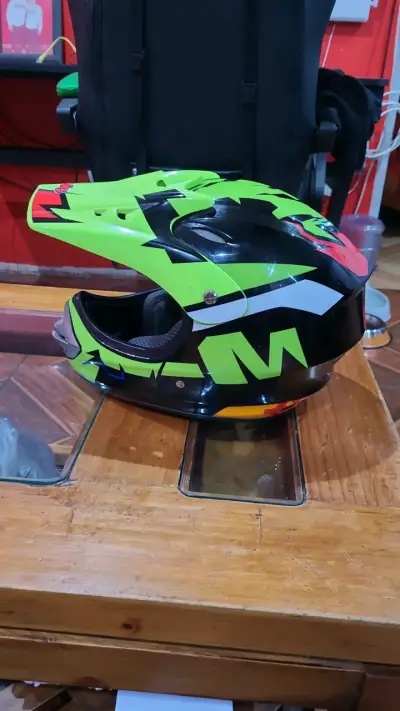 Casco de moto GHB verde y negro - miniatura 2