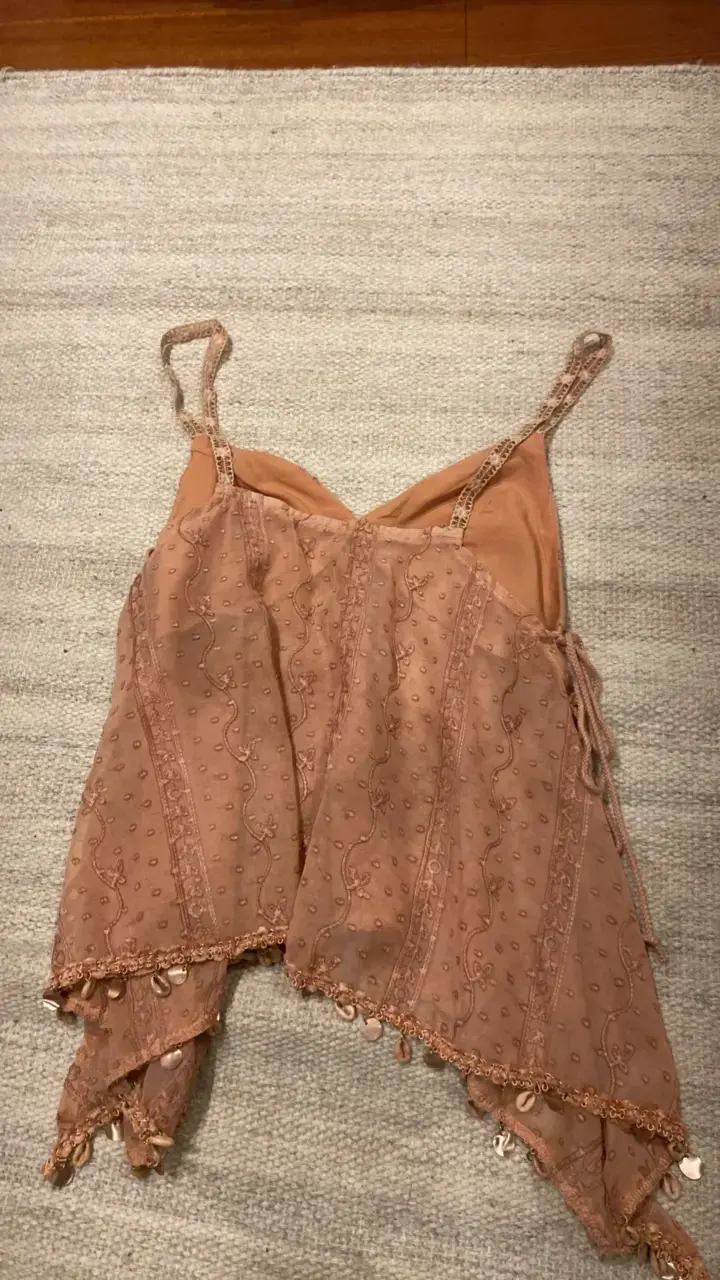 Top de tirantes con detalles bordados - 2