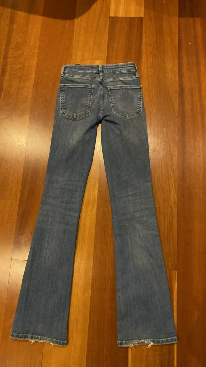 Jeans azules tiro bajo Zara - 2