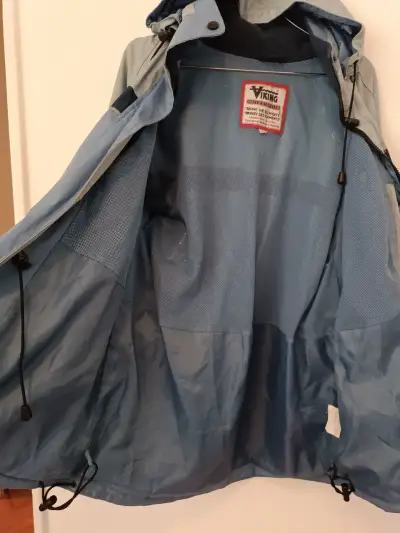 Chaqueta impermeable azul Viking con capucha - miniatura 1