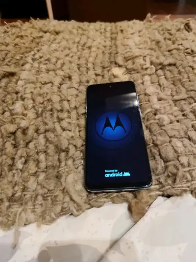 Smartphone Motorola Moto G53 5G con cargador - miniatura 1