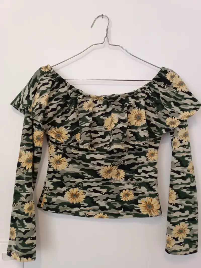 Blusa offshoulder mujer estampado camuflaje floral