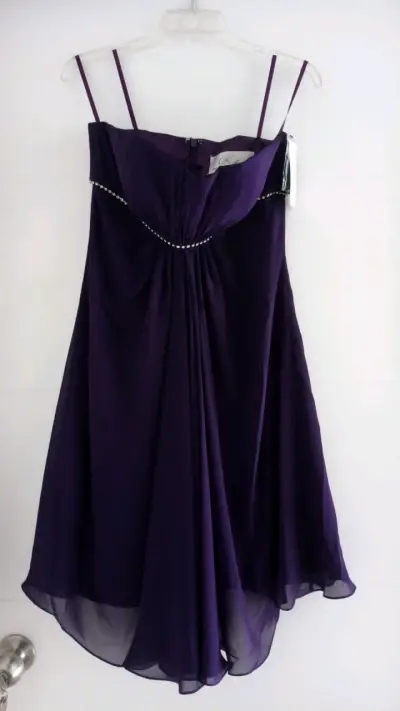 Vestido de fiesta morado con detalles brillantes - miniatura 1