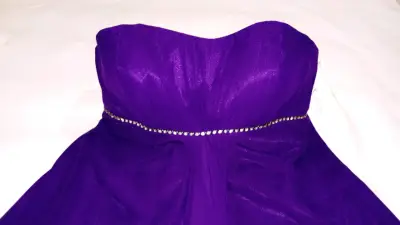 Vestido de fiesta morado con detalles brillantes - miniatura 3
