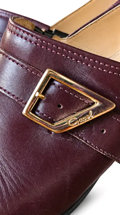 Zapatos de tacón marrón con hebilla elegante - miniatura 2