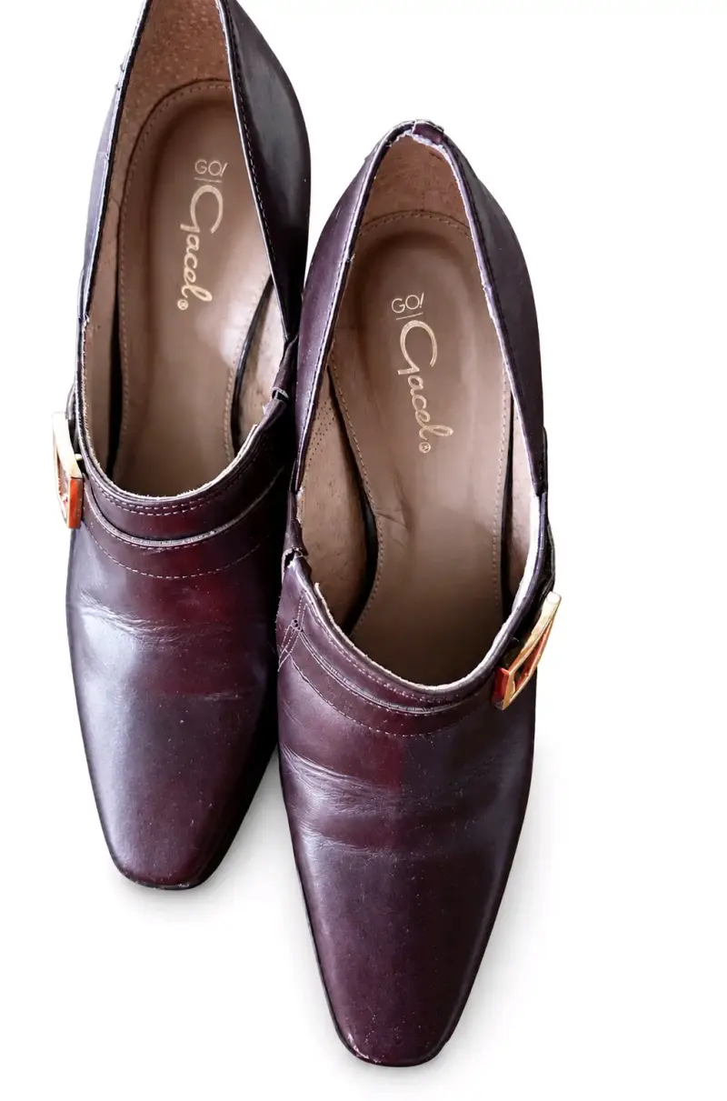 Zapatos de tacón marrón con hebilla elegante - 3