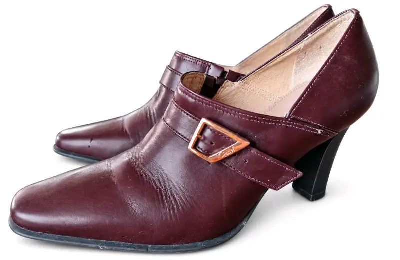 Zapatos de tacón marrón con hebilla elegante - 4