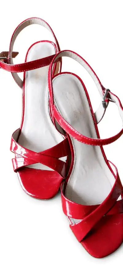 Sandalias de tacón alto rojas elegantes - miniatura 2
