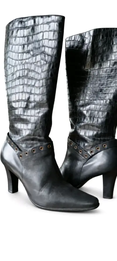 Hermosas Botas de cuero negras con tacón alto - miniatura 1