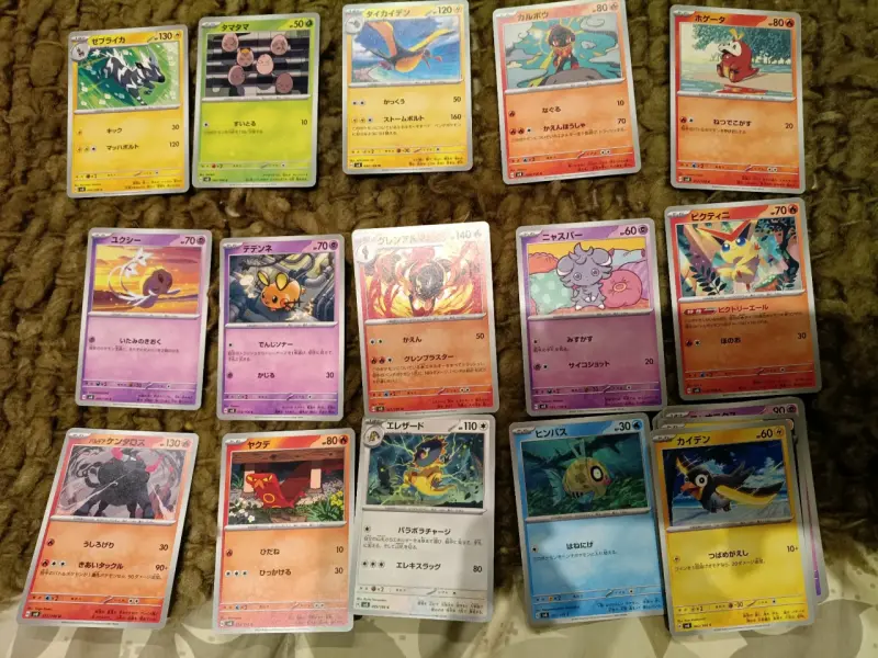 Colección de Cartas Pokémon Variadas