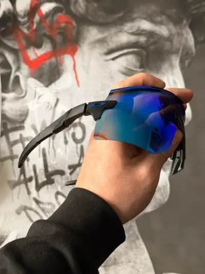 Gafas de sol deportivas Oakley azul espejo - miniatura 3