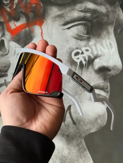 Gafas de sol deportivas con lentes espejados - miniatura 2