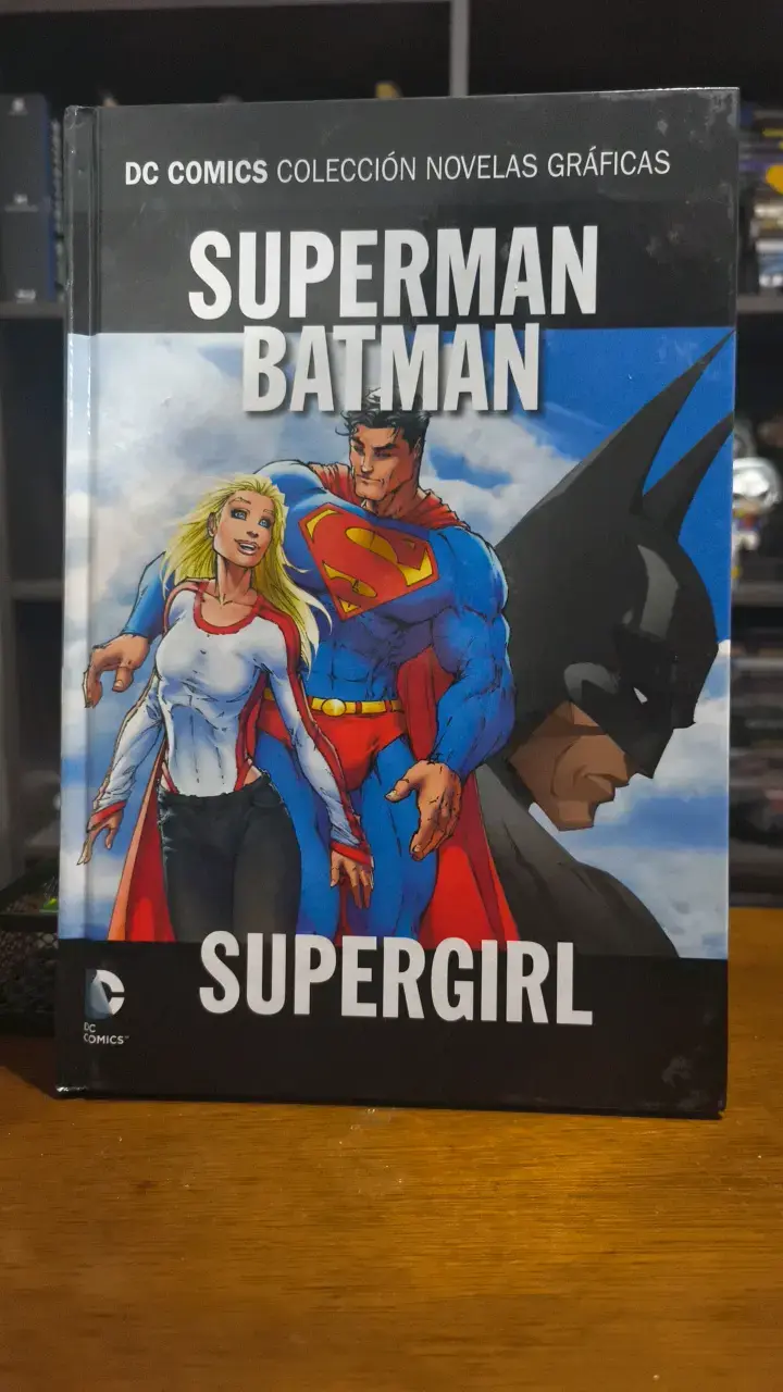 Novela gráfica Superman Batman Supergirl DC Comics