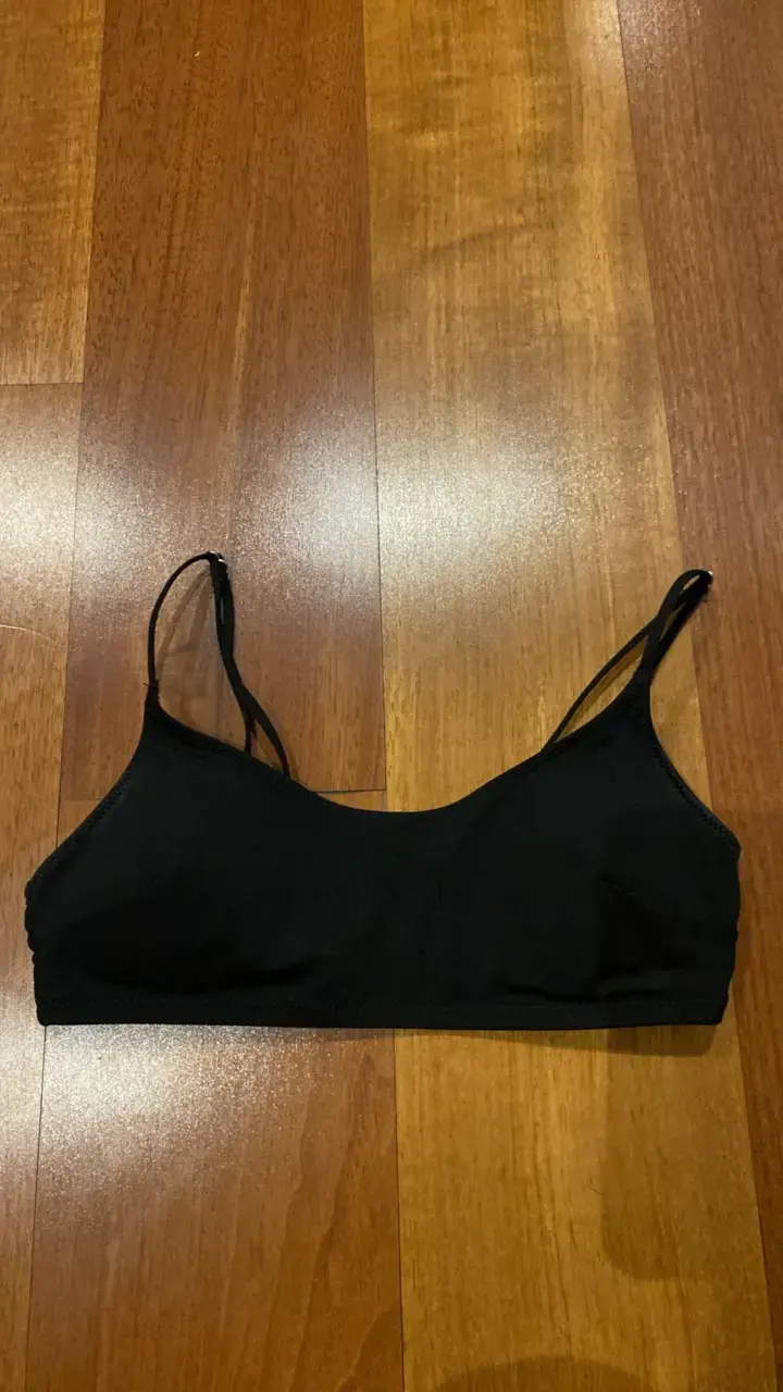 Parte superior de bikini negro