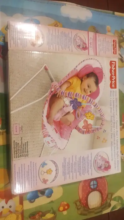 Silla mecedora para bebé Fisher-Price rosa con juguetes - miniatura 3